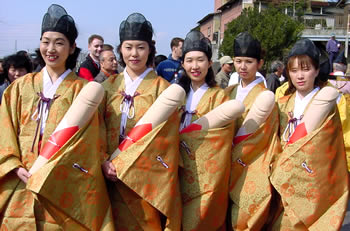 Свято Hounen Matsuri в Японії